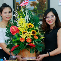 Khai trương tiệm chăm sóc Móng & Mi Phương Linh